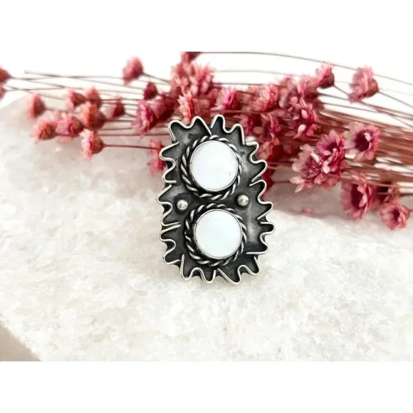 Southwest Style Mother of Pearl Vintage Freeform Wavy Vintage Ring - sz 7 - Picture 9 of 10